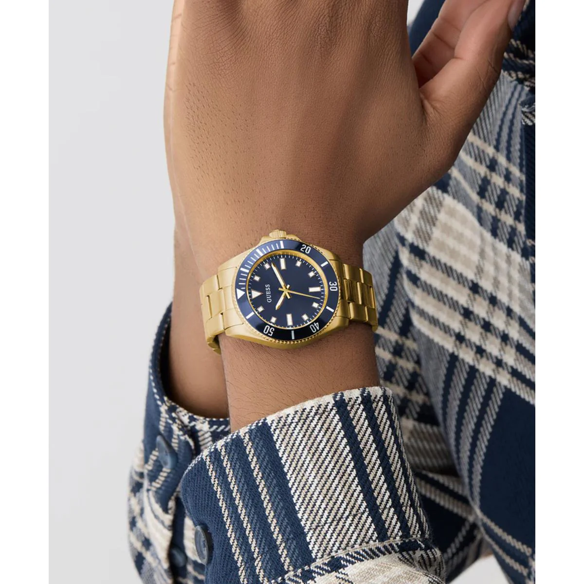 GUESS Cliff Quartz Blue Dial Analog Men's Watch GW0968G2 - Image 3