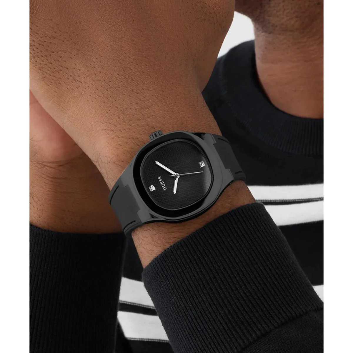 GUESS Dress Black Dial Analog Silicone Strap Men's Watch GW1005G3 - Image 2