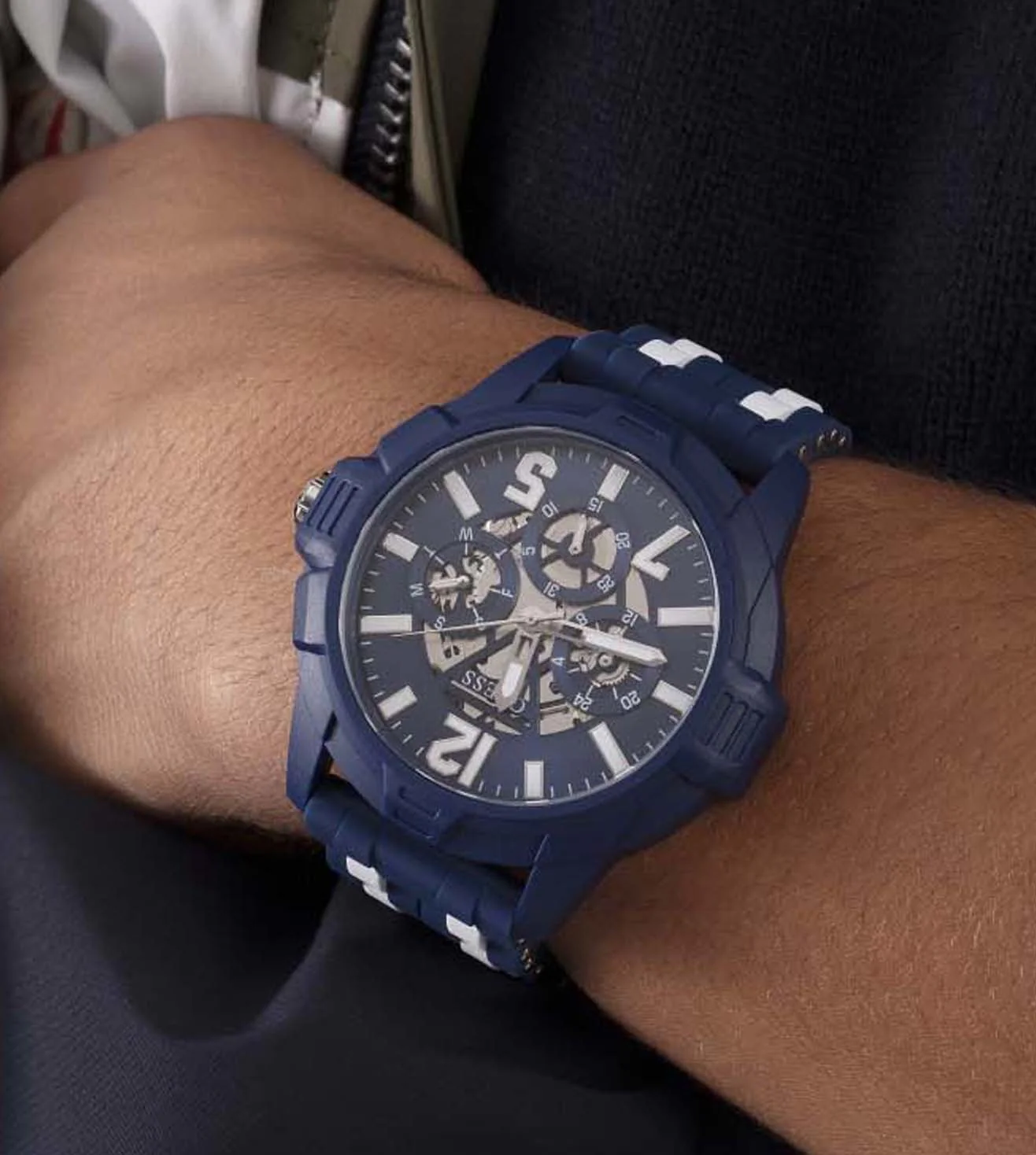 GW0428G3 | GUESS Analog Blue Dial Men's Watch - Image 6