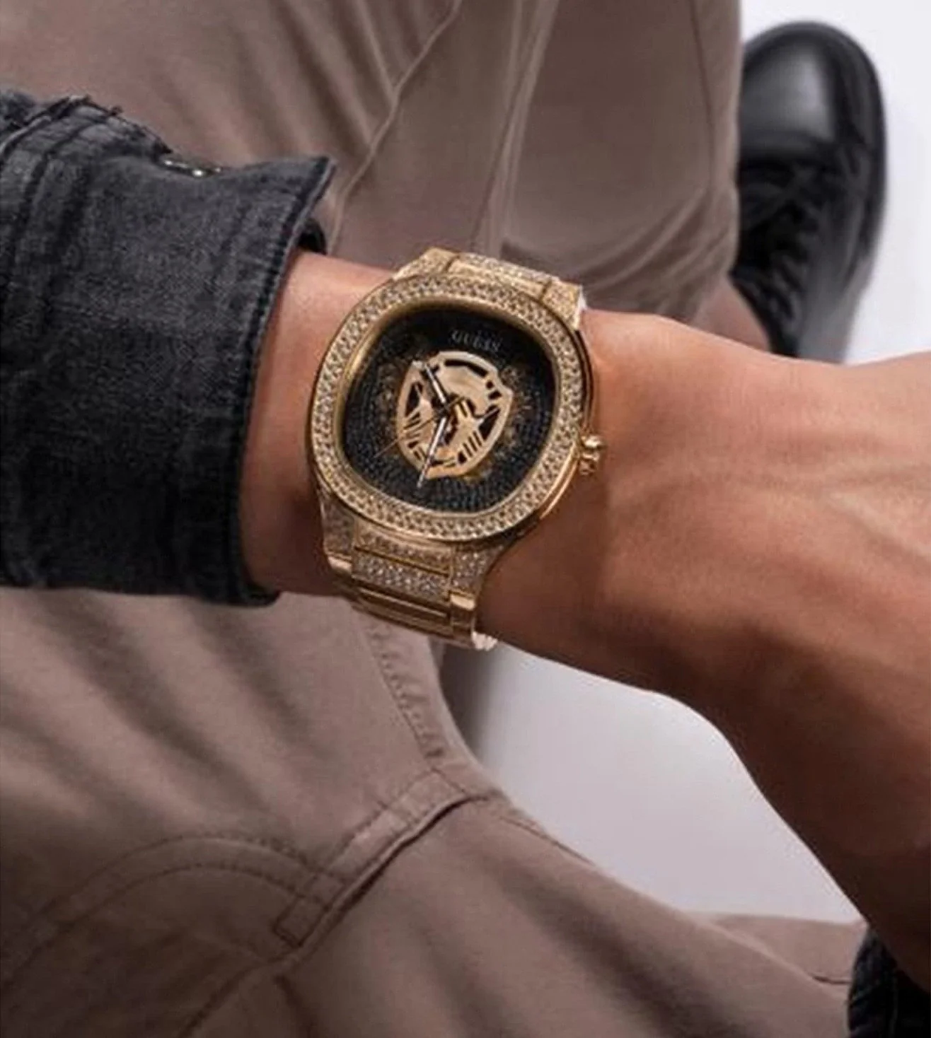 GW0565G1 | GUESS Kingdom Analog Watch for Men - Image 6