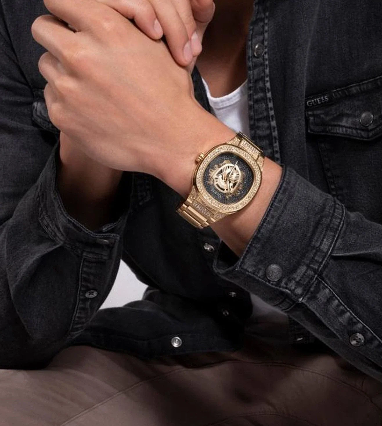 GW0565G1 | GUESS Kingdom Analog Watch for Men - Image 8